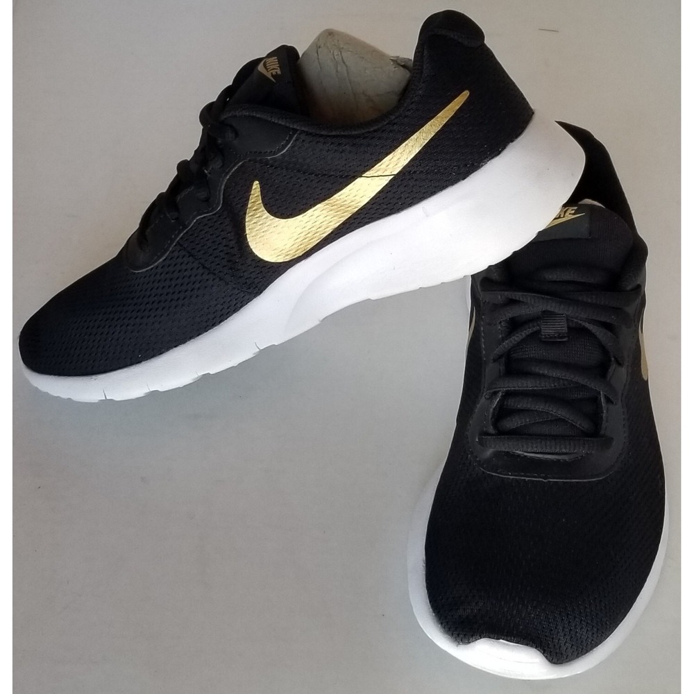 NIKE Tanjun (GS) Black Metallic Gold White 818381-016 Training Tennis Shoes 6.5Y